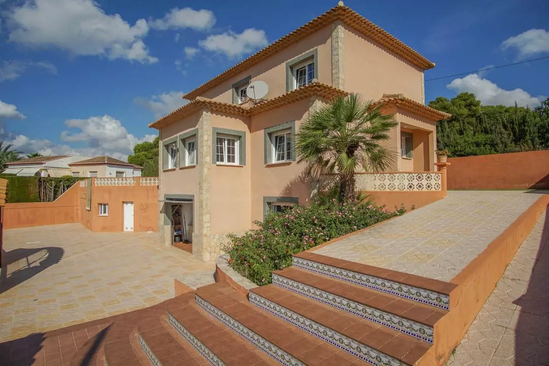 5-bedroom Villa In Calpe, Spain (345 M²)