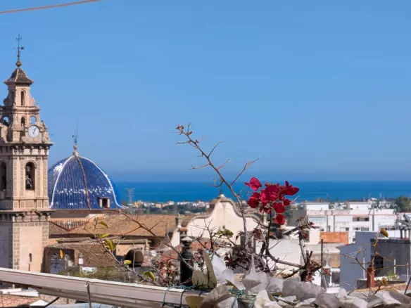 3-bedroom House In Oliva, Spain (289 M²)