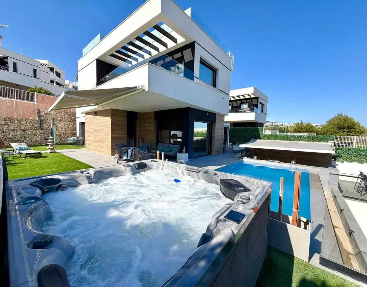 3-bedroom Villa In Finestrat, Spain (151 M²)