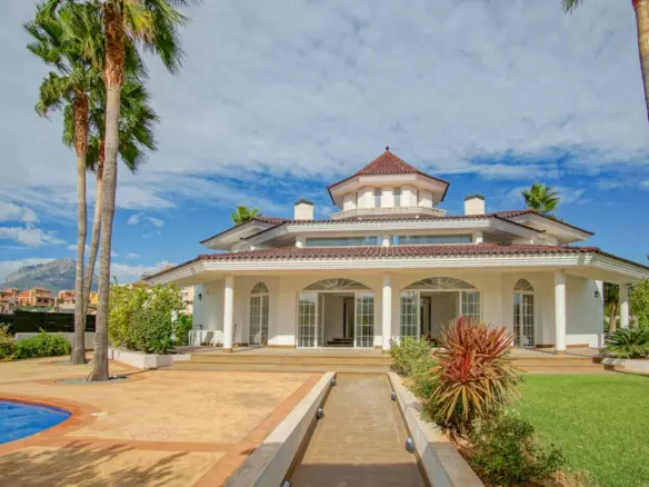 5-bedroom Villa In L’alfas Del Pi, Spain (810 M²)