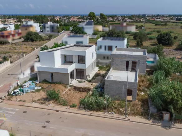 3-bedroom Villa In Els Poblets, Spain (225 M²)