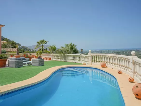 5-bedroom Villa In Pedreguer, Spain (392 M²)