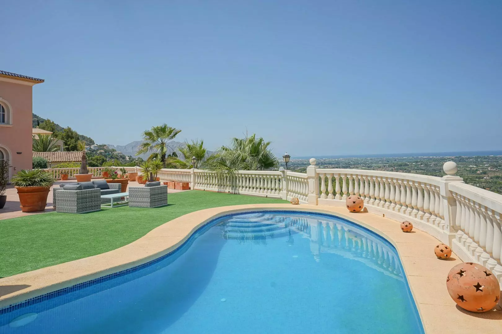 5-bedroom Villa In Pedreguer, Spain (392 M²)