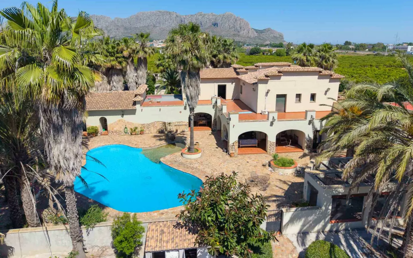 5-bedroom Villa In Ondara, Spain (1.025 M²)