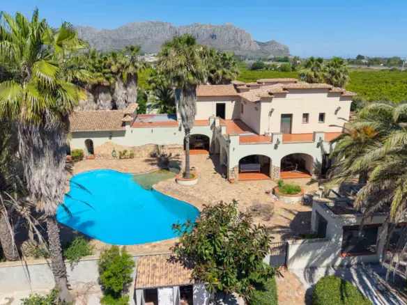 5-bedroom Villa In Ondara, Spain (1.025 M²)