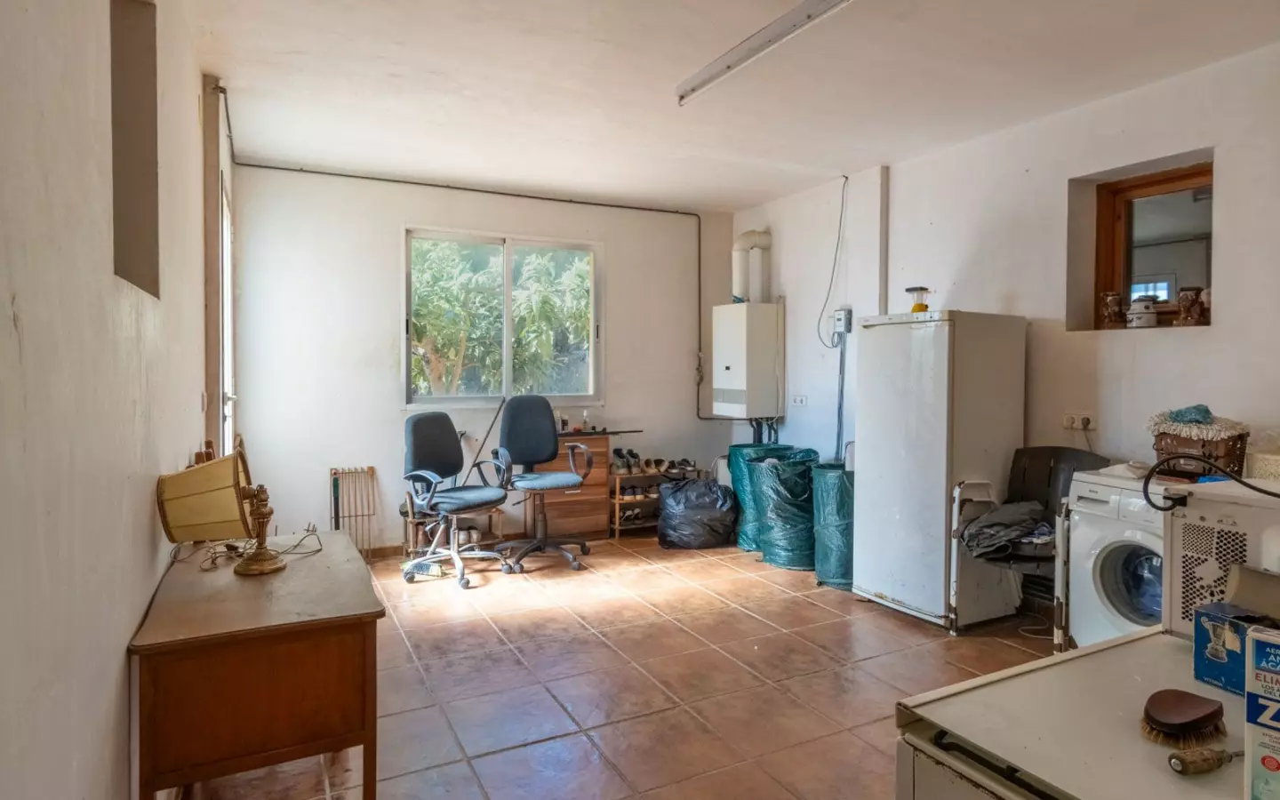 6-bedroom Villa In Pedreguer, Spain (361 M²)
