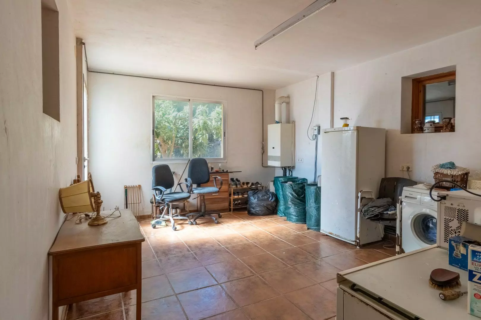 6-bedroom Villa In Pedreguer, Spain (361 M²)