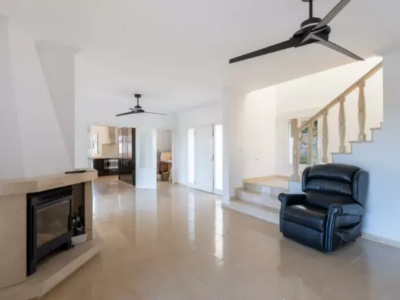 4-bedroom Villa In Beniarbeig, Spain (376 M²)