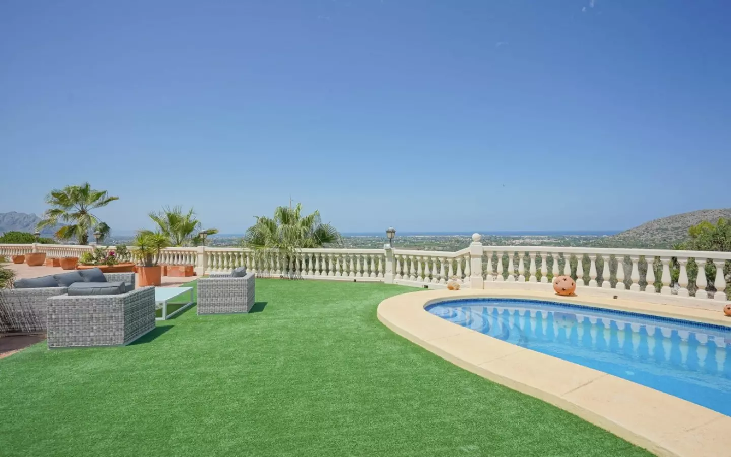 5-bedroom Villa In Pedreguer, Spain (392 M²)