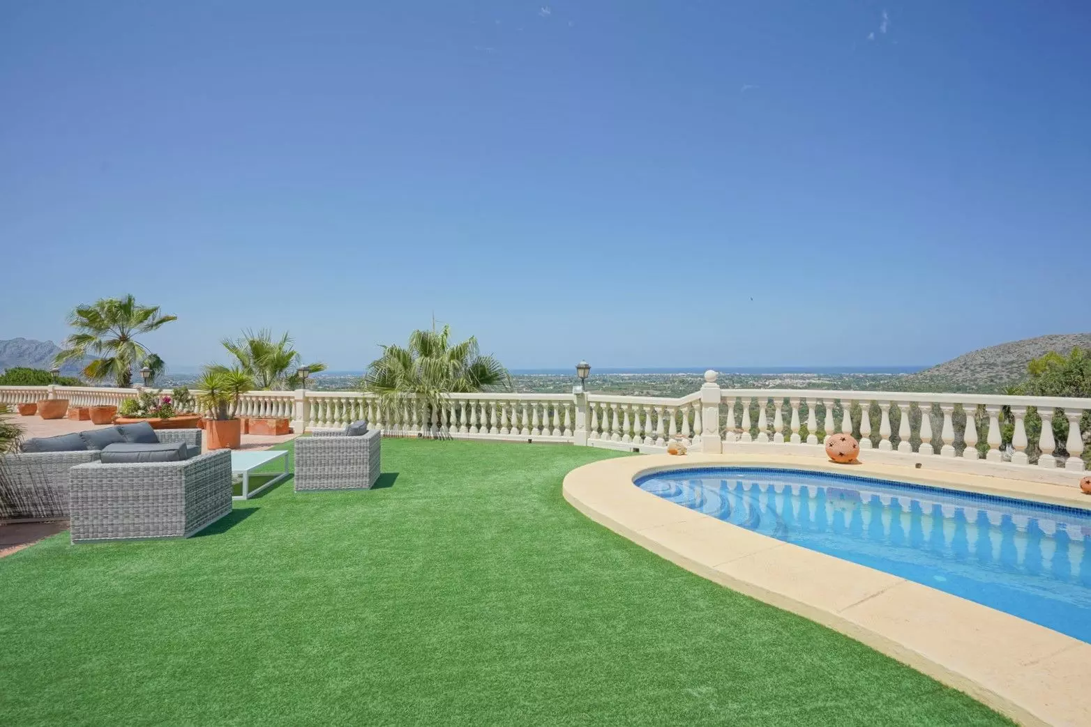 5-bedroom Villa In Pedreguer, Spain (392 M²)