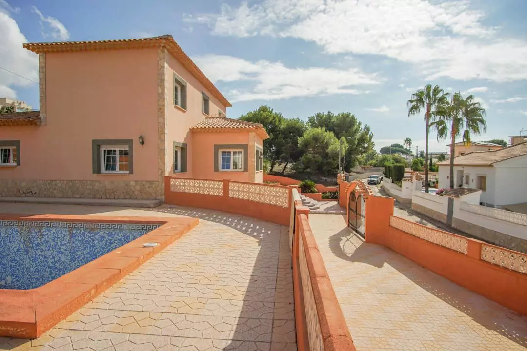 5-bedroom Villa In Calpe, Spain (345 M²)