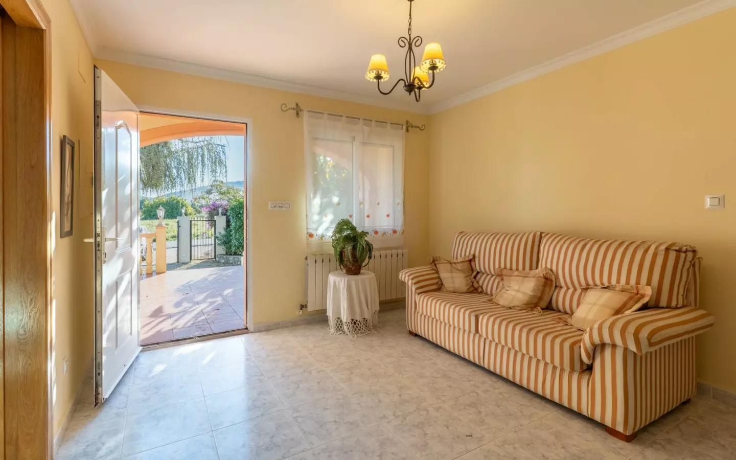 3-bedroom Villa In Jalon – Xalo, Spain (253 M²)