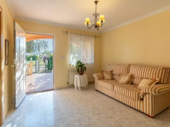 3-bedroom Villa In Jalon – Xalo, Spain (253 M²)