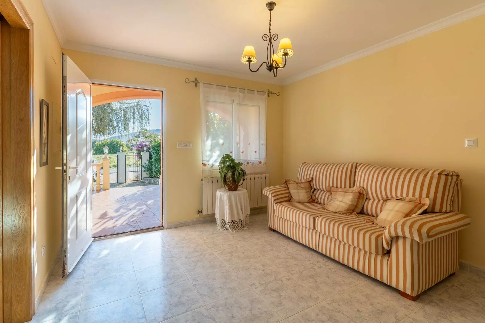 3-bedroom Villa In Jalon – Xalo, Spain (253 M²)