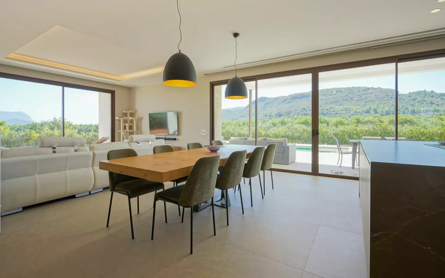 3-bedroom Villa In Pedreguer, Spain (225 M²)