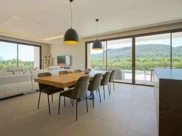 3-bedroom Villa In Pedreguer, Spain (225 M²)