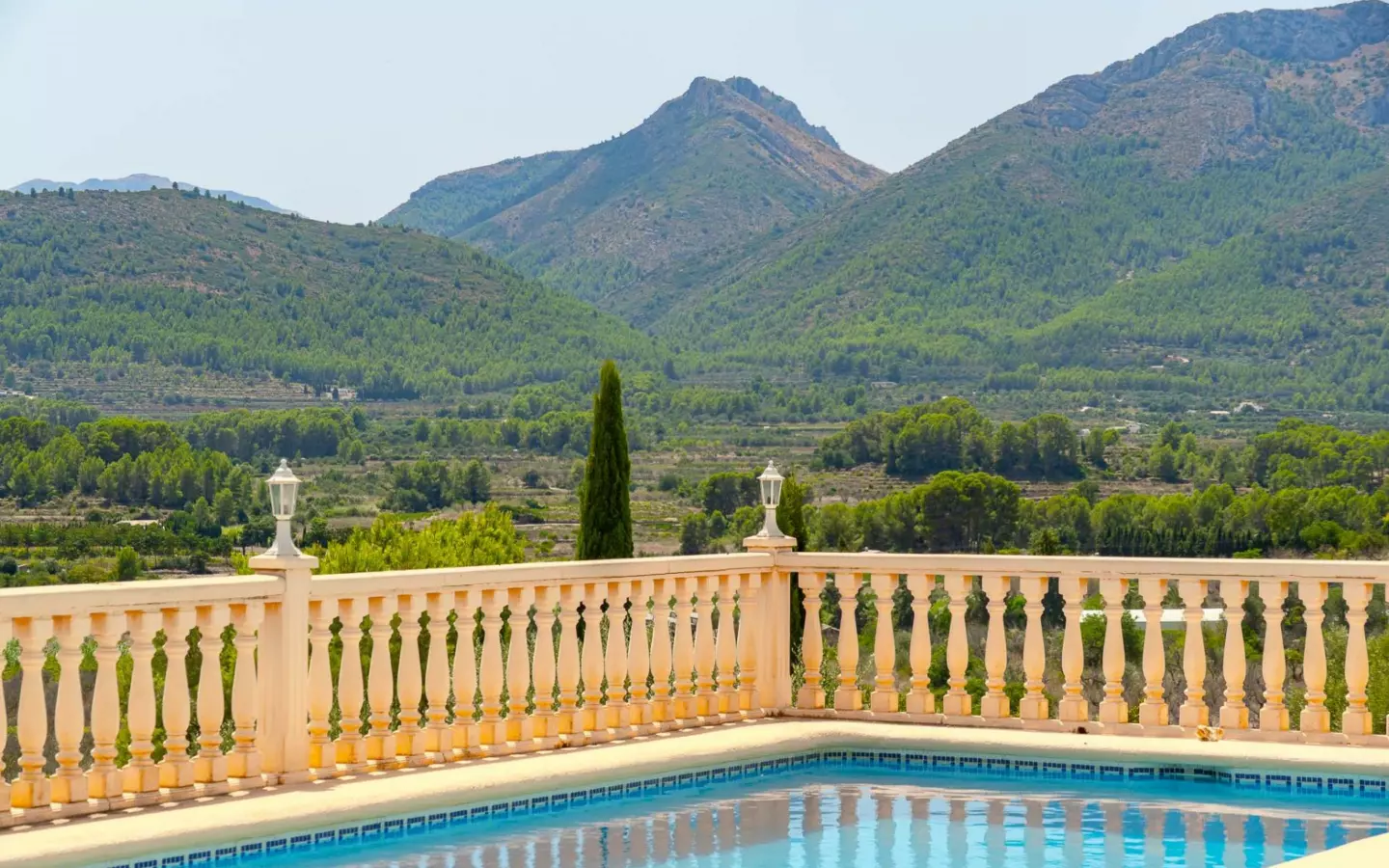 5-bedroom Villa In Jalon – Xalo, Spain (229 M²)