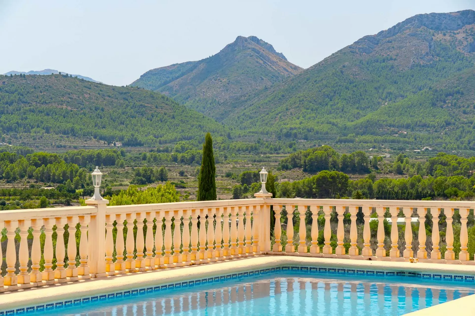 5-bedroom Villa In Jalon – Xalo, Spain (229 M²)