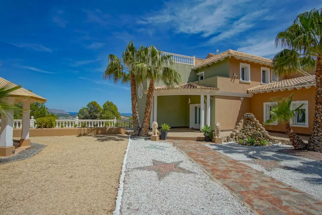 8-bedroom Villa In La Nucía, Spain (900 M²)