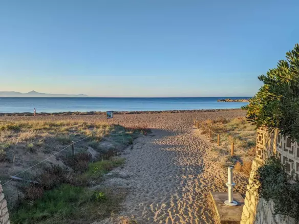 5-bedroom Villa In El Rafol D’almunia, Spain (307 M²)