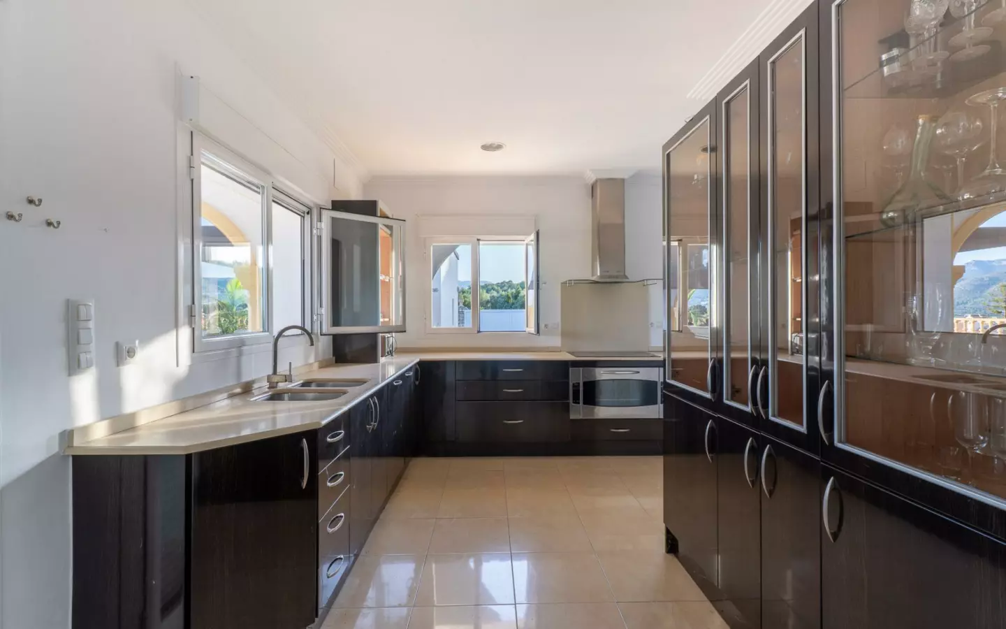 4-bedroom Villa In Beniarbeig, Spain (376 M²)