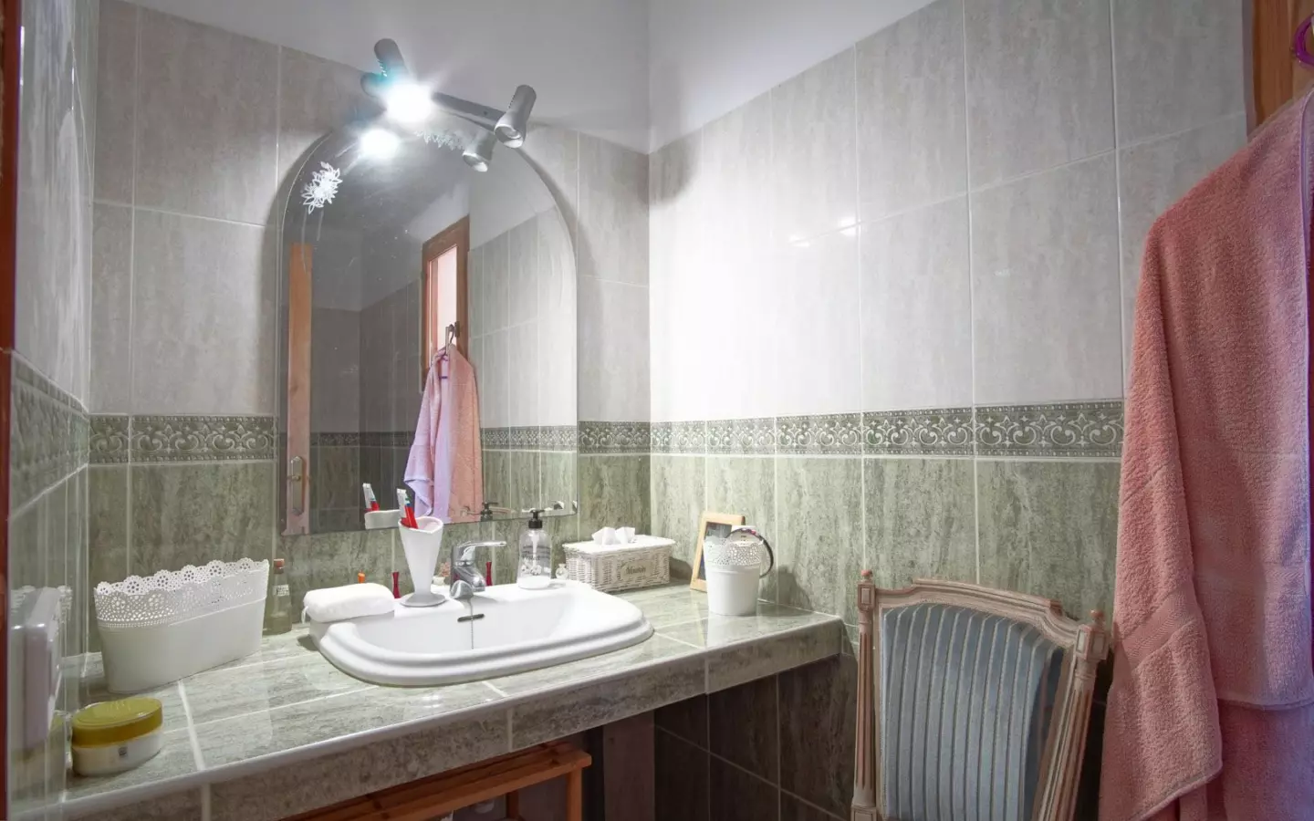 6-bedroom Villa In Pedreguer, Spain (361 M²)
