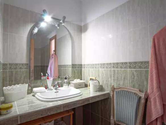 6-bedroom Villa In Pedreguer, Spain (361 M²)