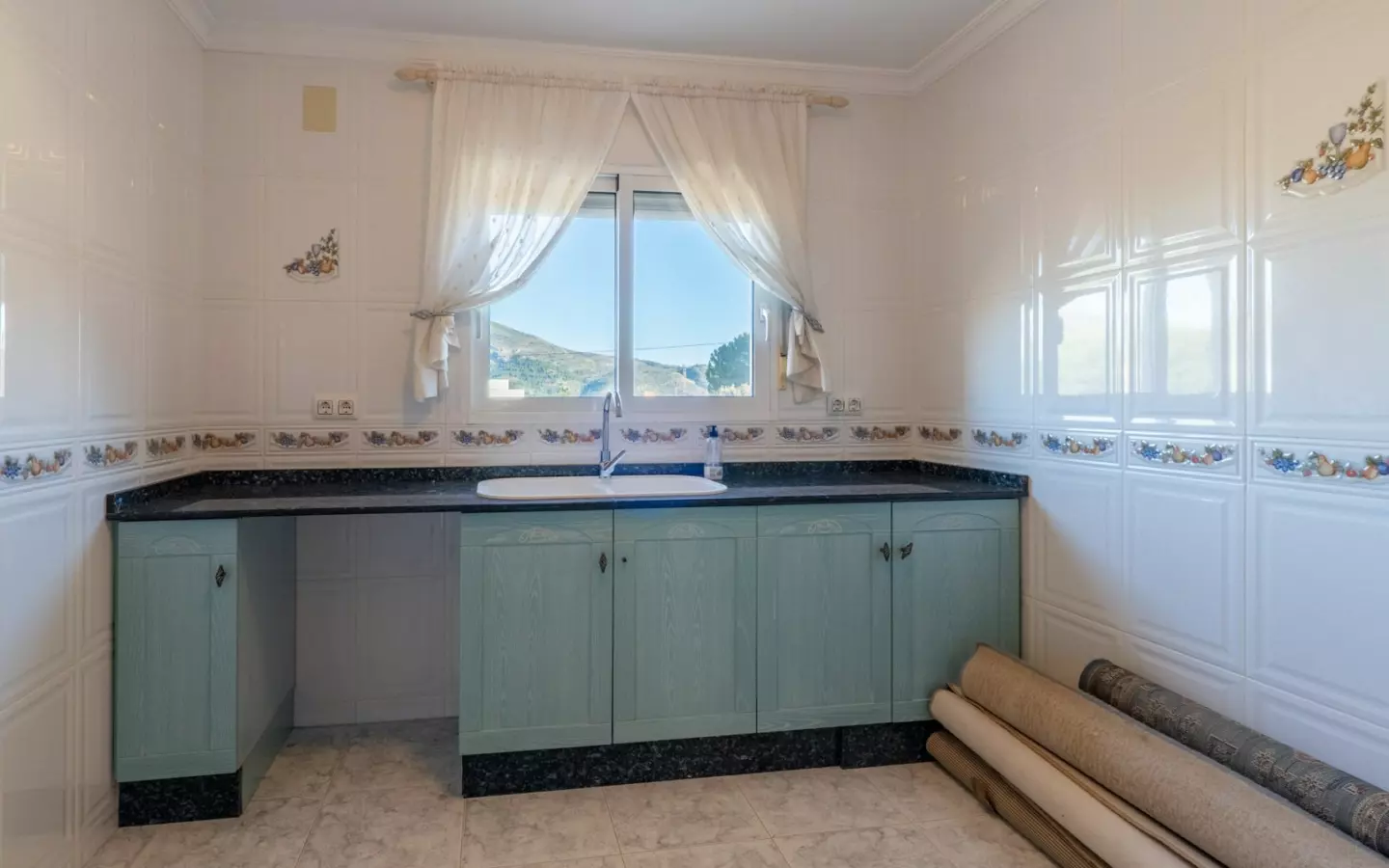 3-bedroom Villa In Jalon – Xalo, Spain (253 M²)