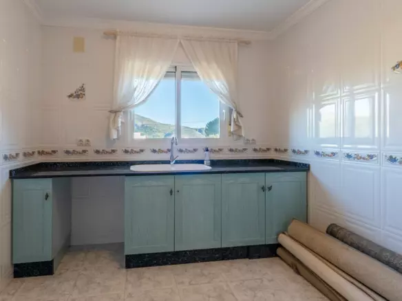 3-bedroom Villa In Jalon – Xalo, Spain (253 M²)