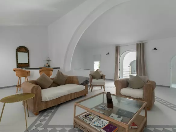 3-bedroom House In Oliva, Spain (289 M²)