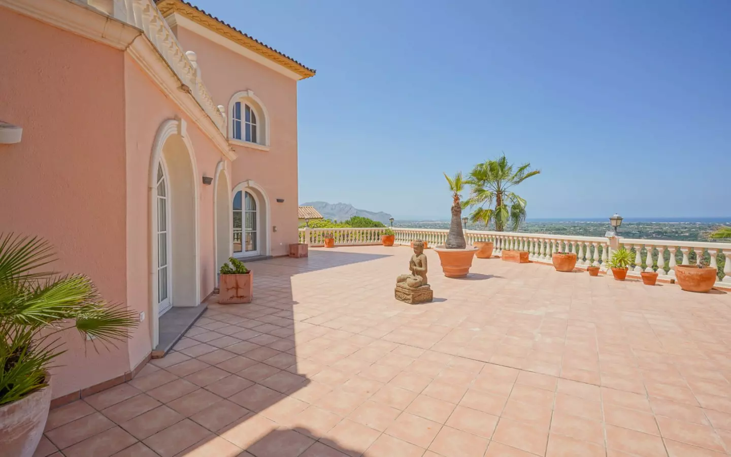 5-bedroom Villa In Pedreguer, Spain (392 M²)