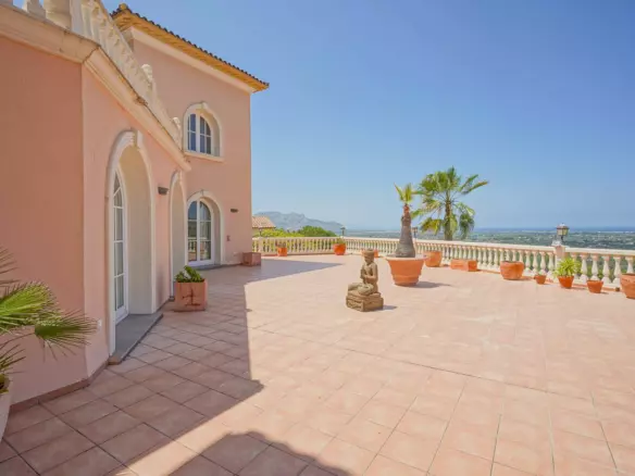 5-bedroom Villa In Pedreguer, Spain (392 M²)