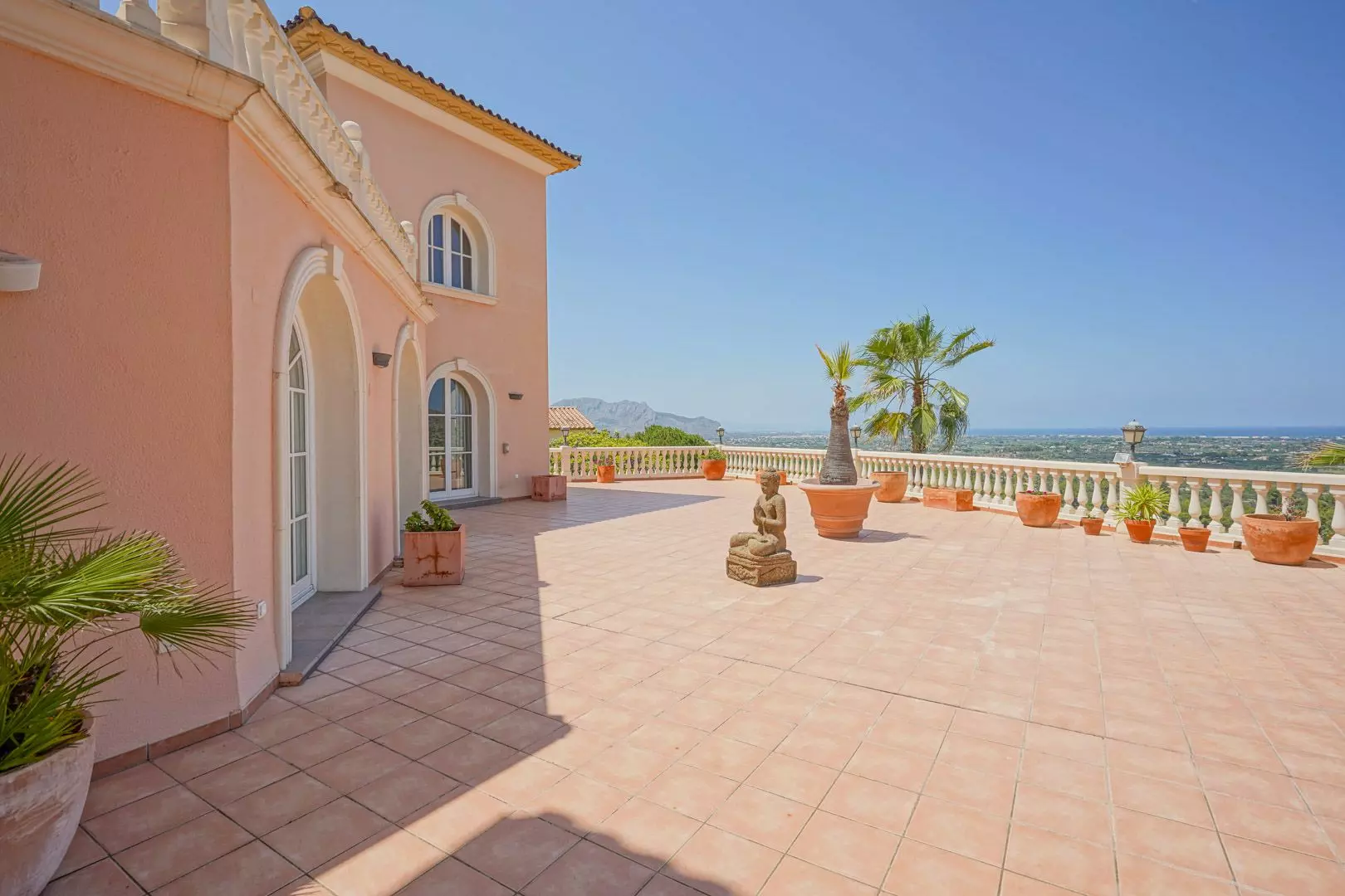 5-bedroom Villa In Pedreguer, Spain (392 M²)
