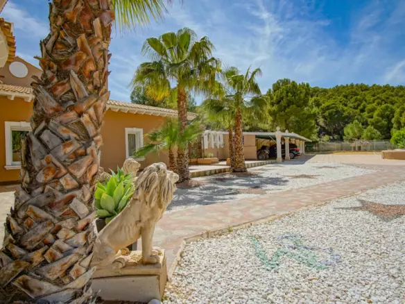 8-bedroom Villa In La Nucía, Spain (900 M²)