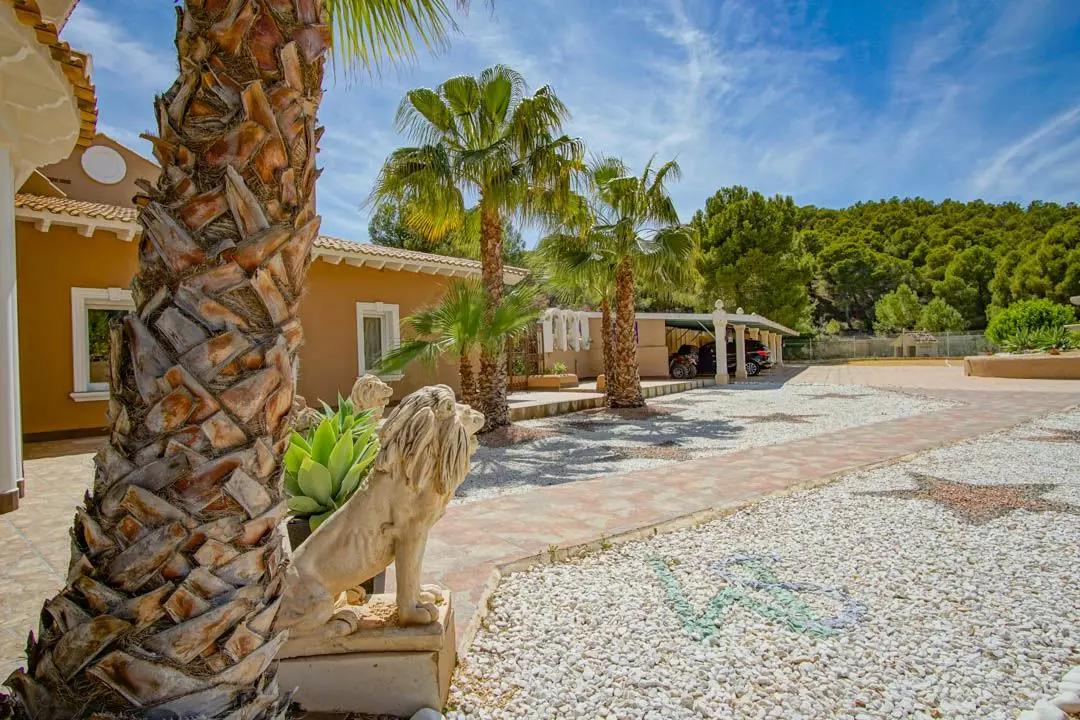 8-bedroom Villa In La Nucía, Spain (900 M²)