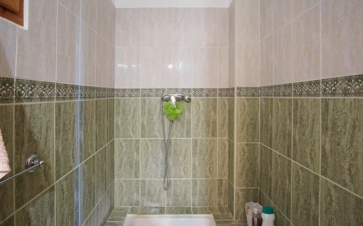 6-bedroom Villa In Pedreguer, Spain (361 M²)