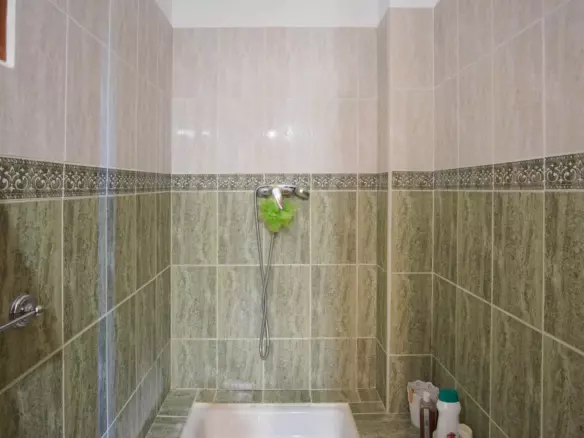 6-bedroom Villa In Pedreguer, Spain (361 M²)