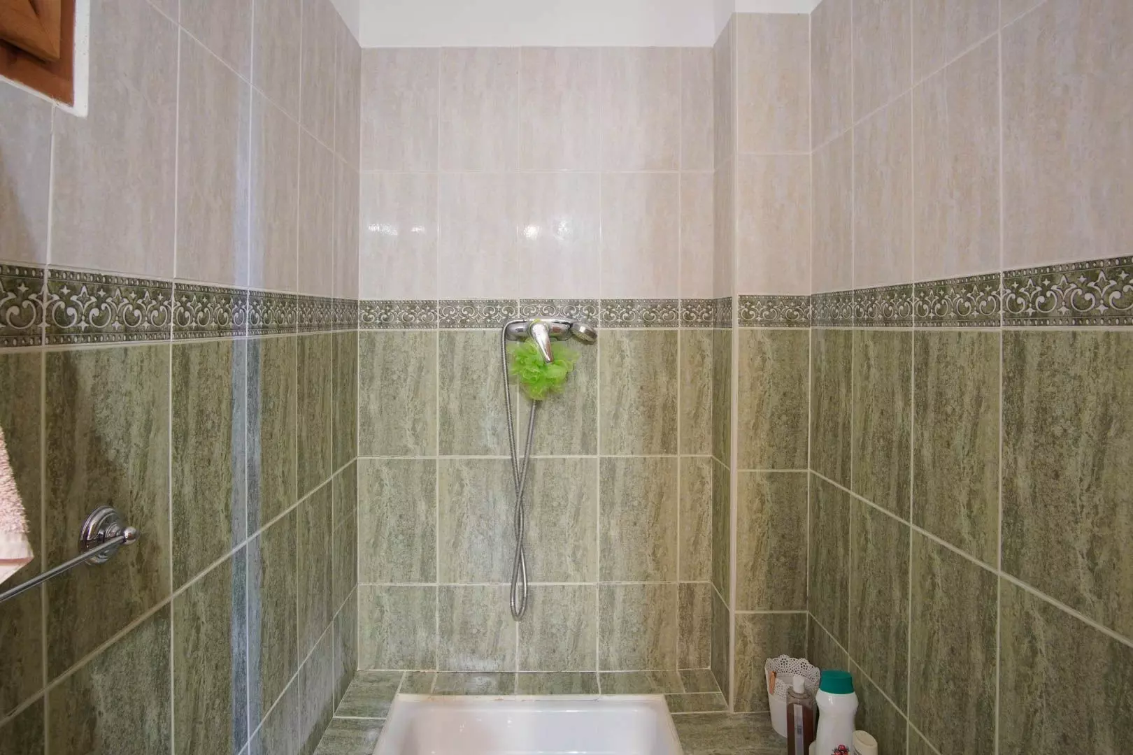 6-bedroom Villa In Pedreguer, Spain (361 M²)