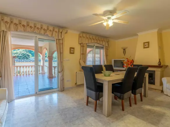 3-bedroom Villa In Jalon – Xalo, Spain (253 M²)