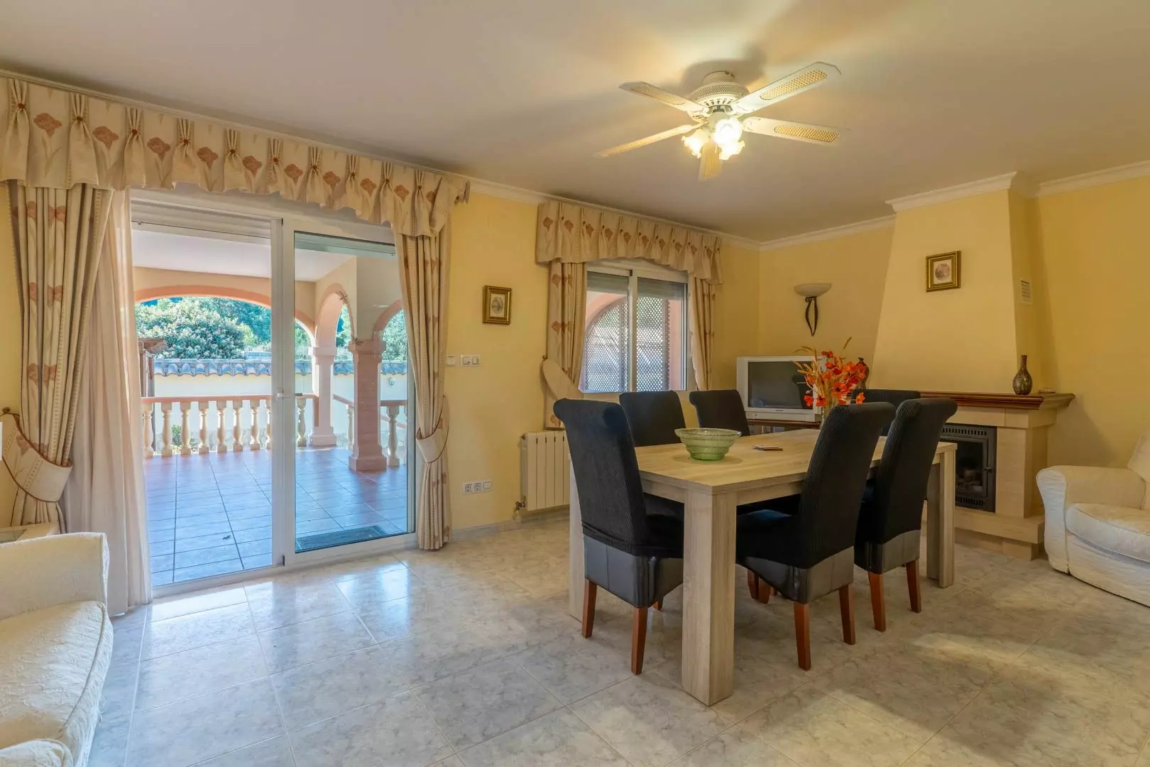 3-bedroom Villa In Jalon – Xalo, Spain (253 M²)