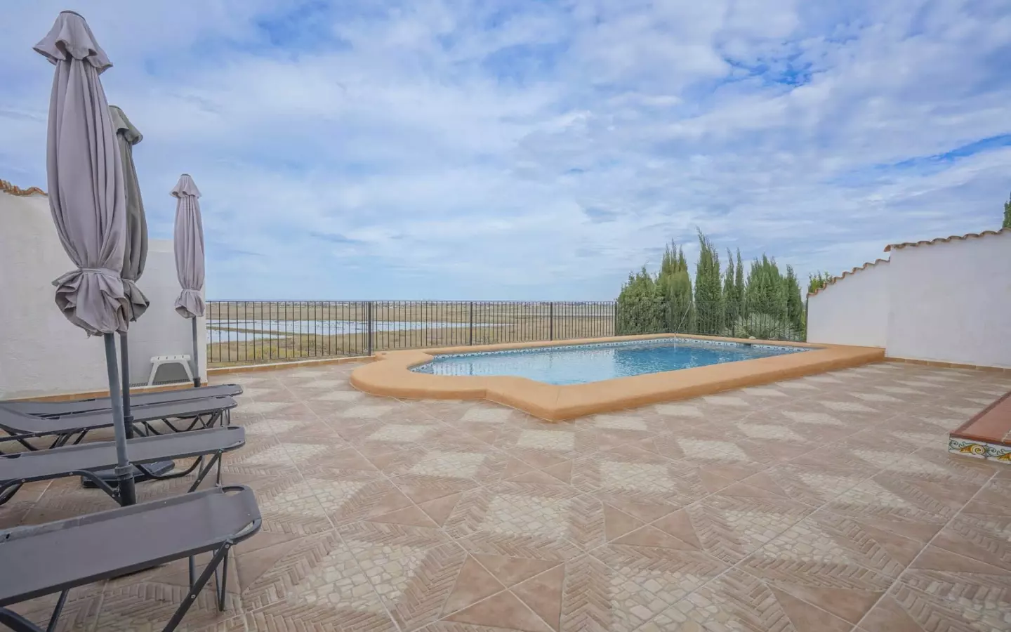 5-bedroom Villa In El Rafol D’almunia, Spain (307 M²)