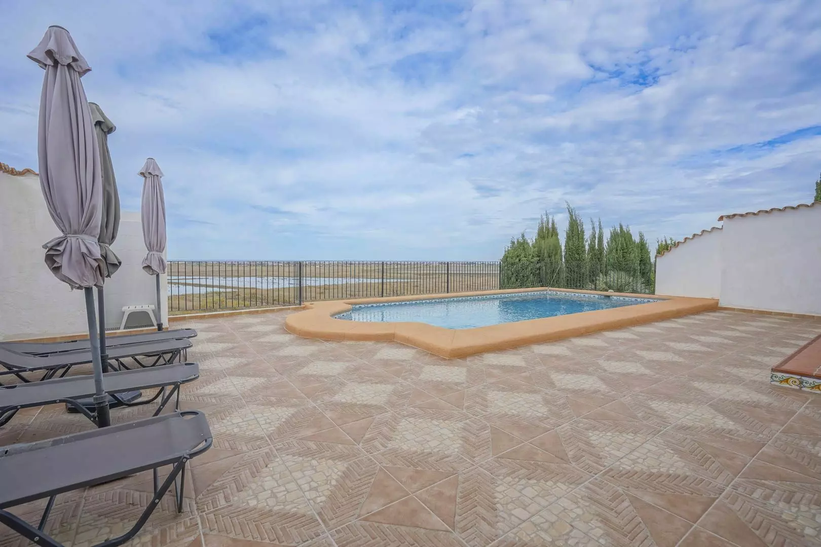5-bedroom Villa In El Rafol D’almunia, Spain (307 M²)