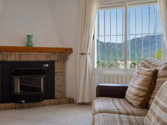 5-bedroom Villa In Jalon – Xalo, Spain (229 M²)