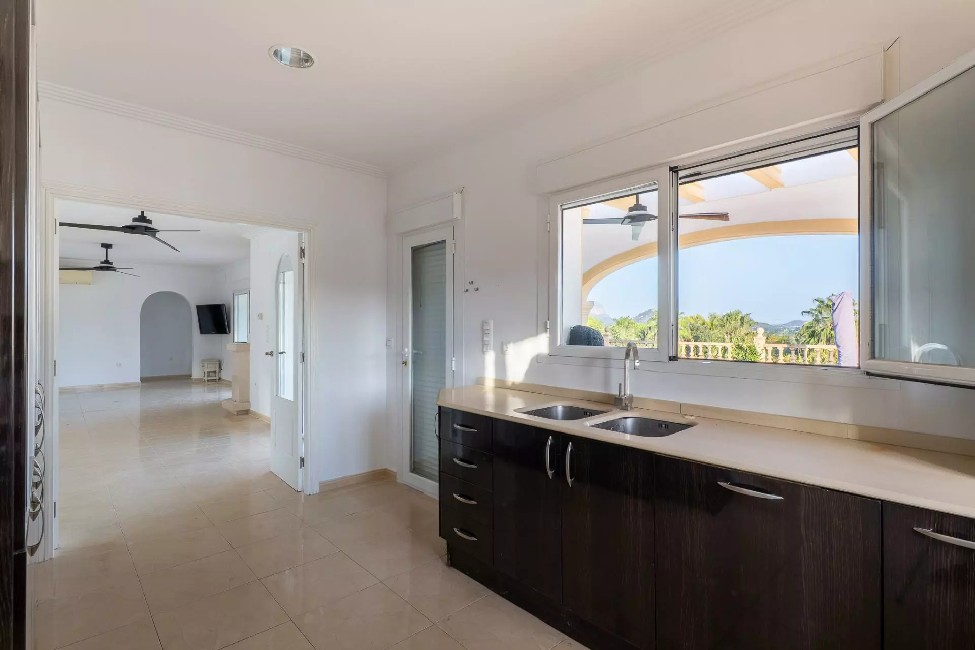 4-bedroom Villa In Beniarbeig, Spain (376 M²)