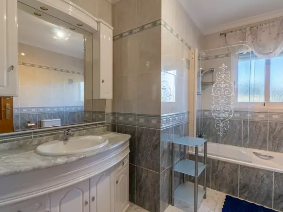 3-bedroom Villa In Jalon – Xalo, Spain (253 M²)