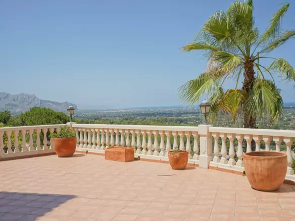 5-bedroom Villa In Pedreguer, Spain (392 M²)