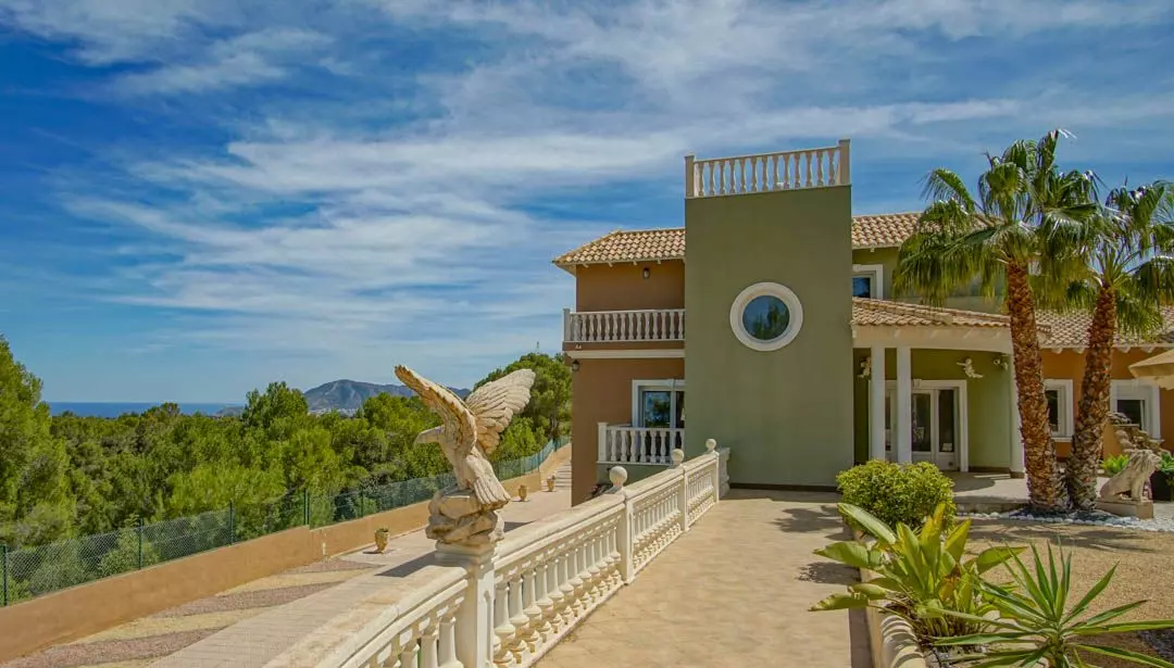 8-bedroom Villa In La Nucía, Spain (900 M²)