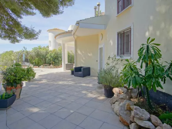 3-bedroom Villa In Altea, Spain (200 M²)