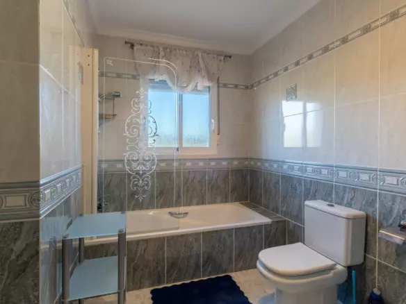 3-bedroom Villa In Jalon – Xalo, Spain (253 M²)