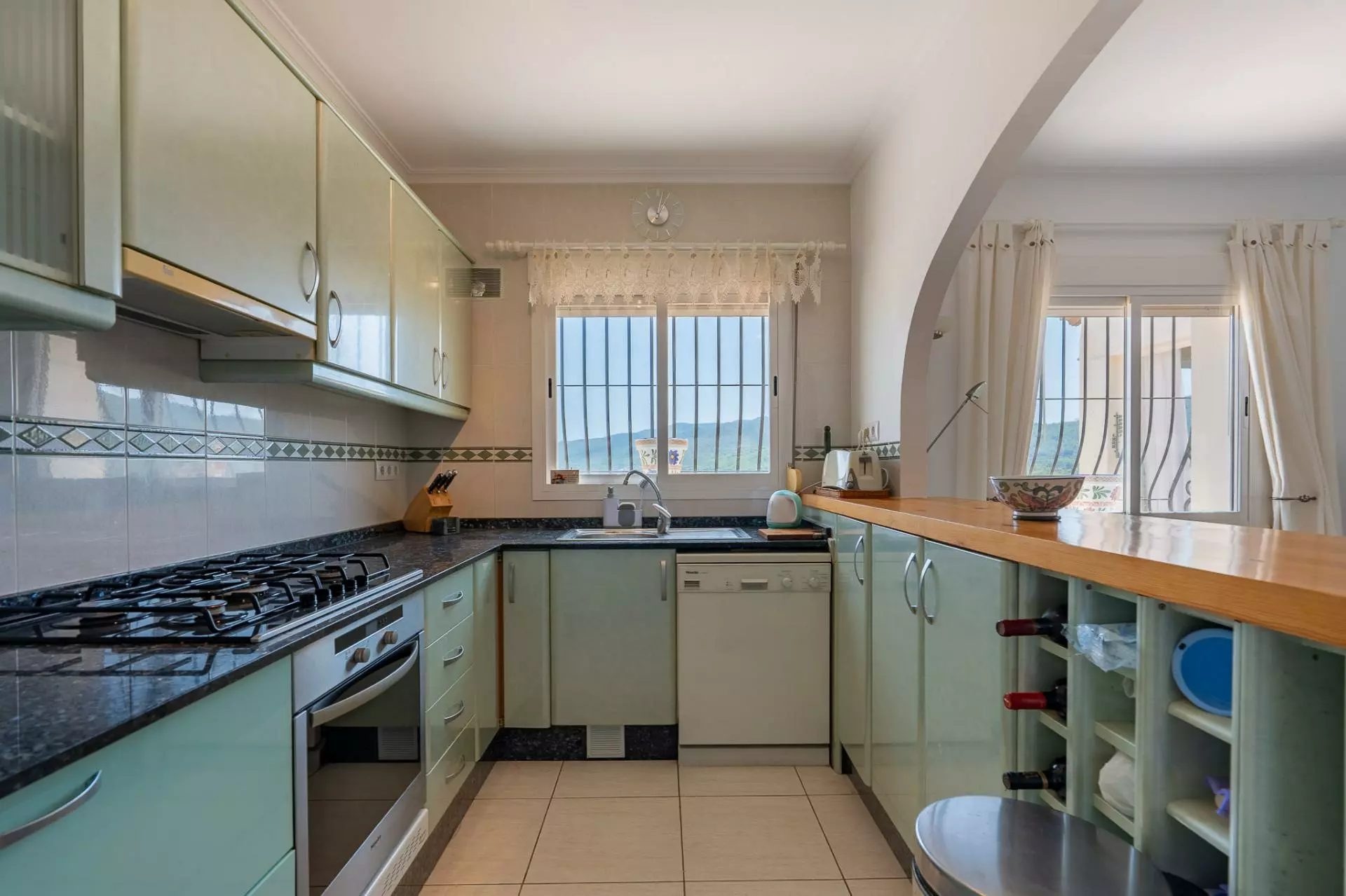 5-bedroom Villa In Jalon – Xalo, Spain (229 M²)